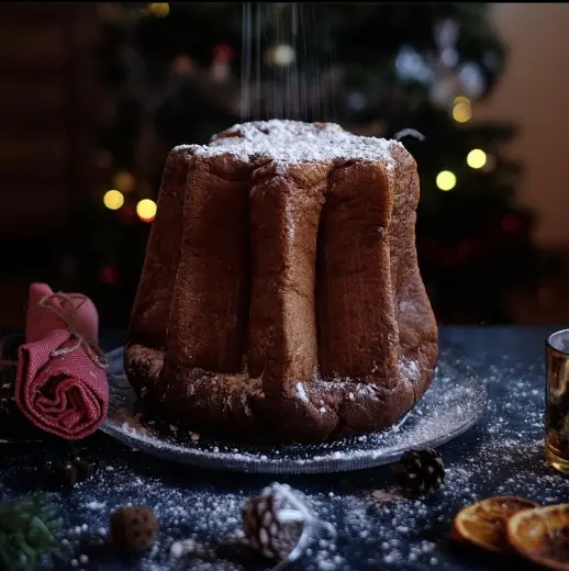 Pandoro, brioche italienne de Noël.